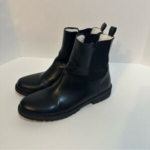 Black Women’s Faux Leather Sherpa Lined Chelsea Boot Size 7.5